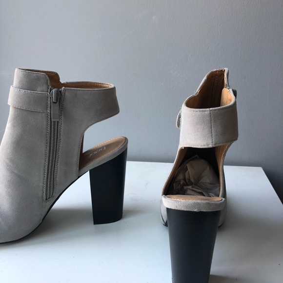 Grey suede open toe heels - Picture 2 of 3